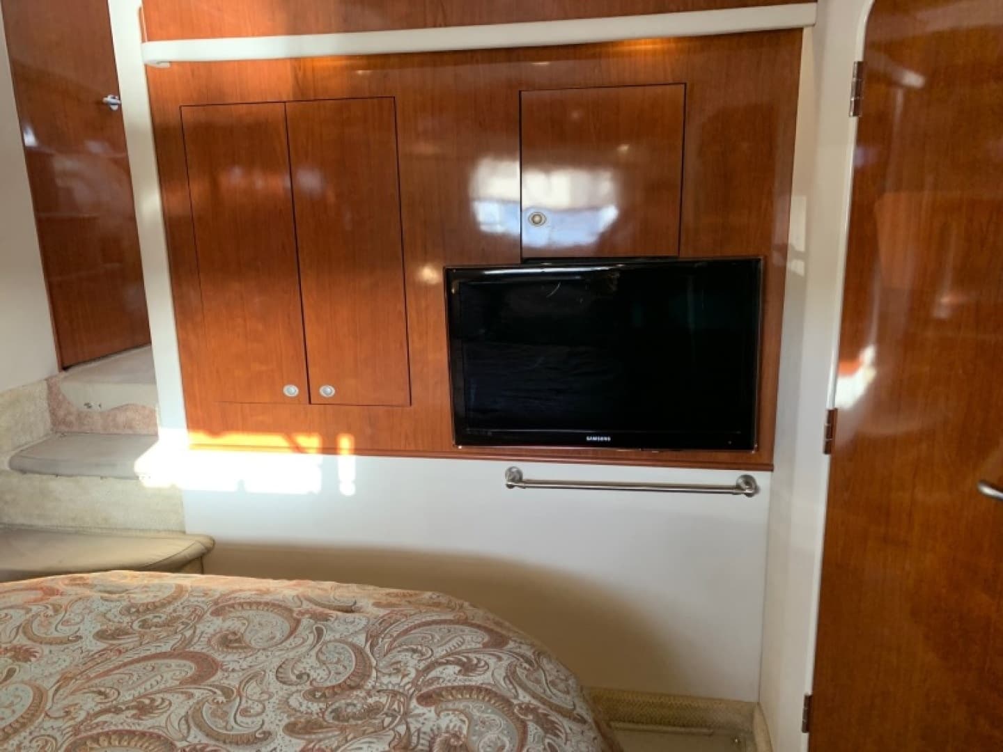 2004 Sea Ray 390 Motor Yacht - Image 73