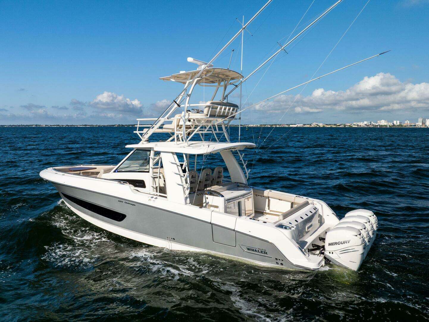 2021 Boston Whaler 420 Outrage - Image 13
