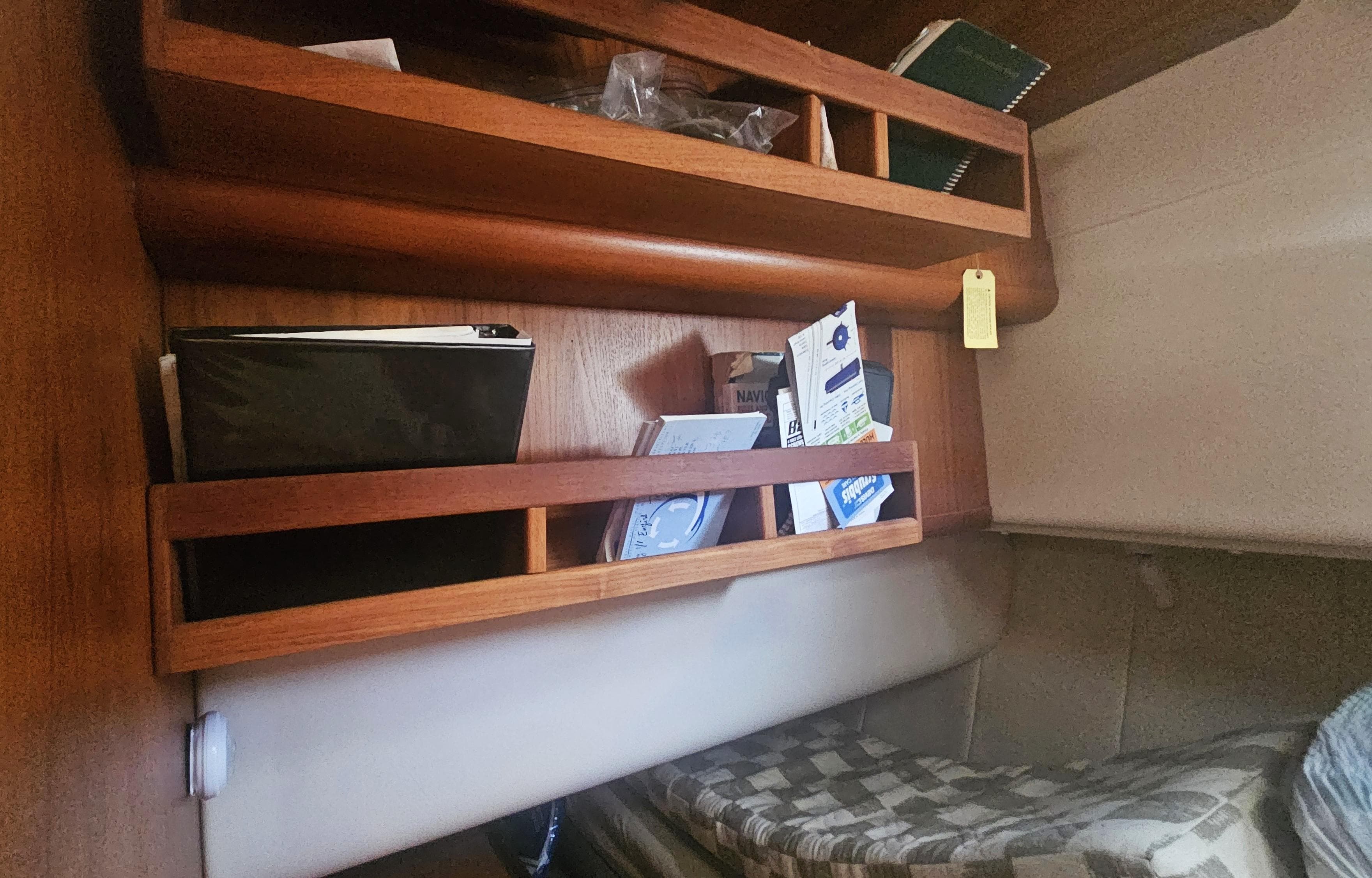 2000 Mainship 390 Trawler - 16