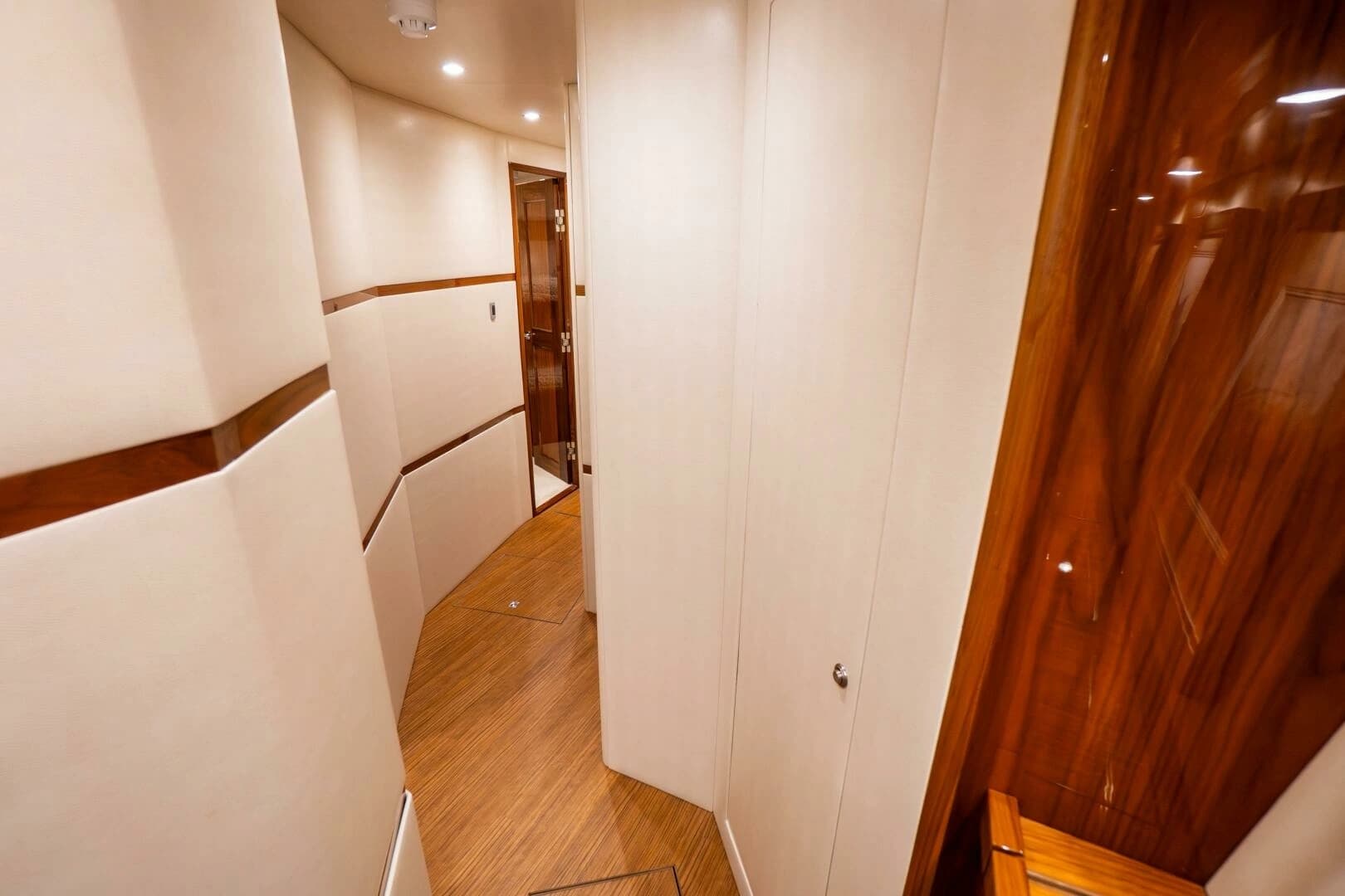 2021 Viking 72 Enclosed Bridge - Image 15