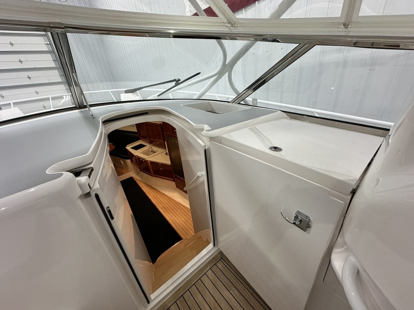 2020 Intrepid 475 Sport Yacht - Image 9