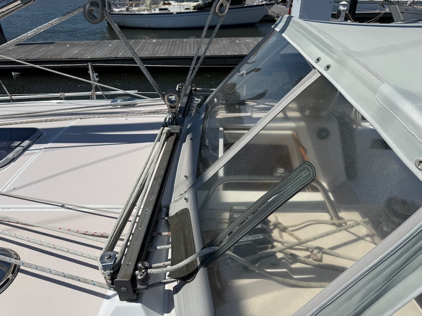 1998 Catalina 380 - Image 14