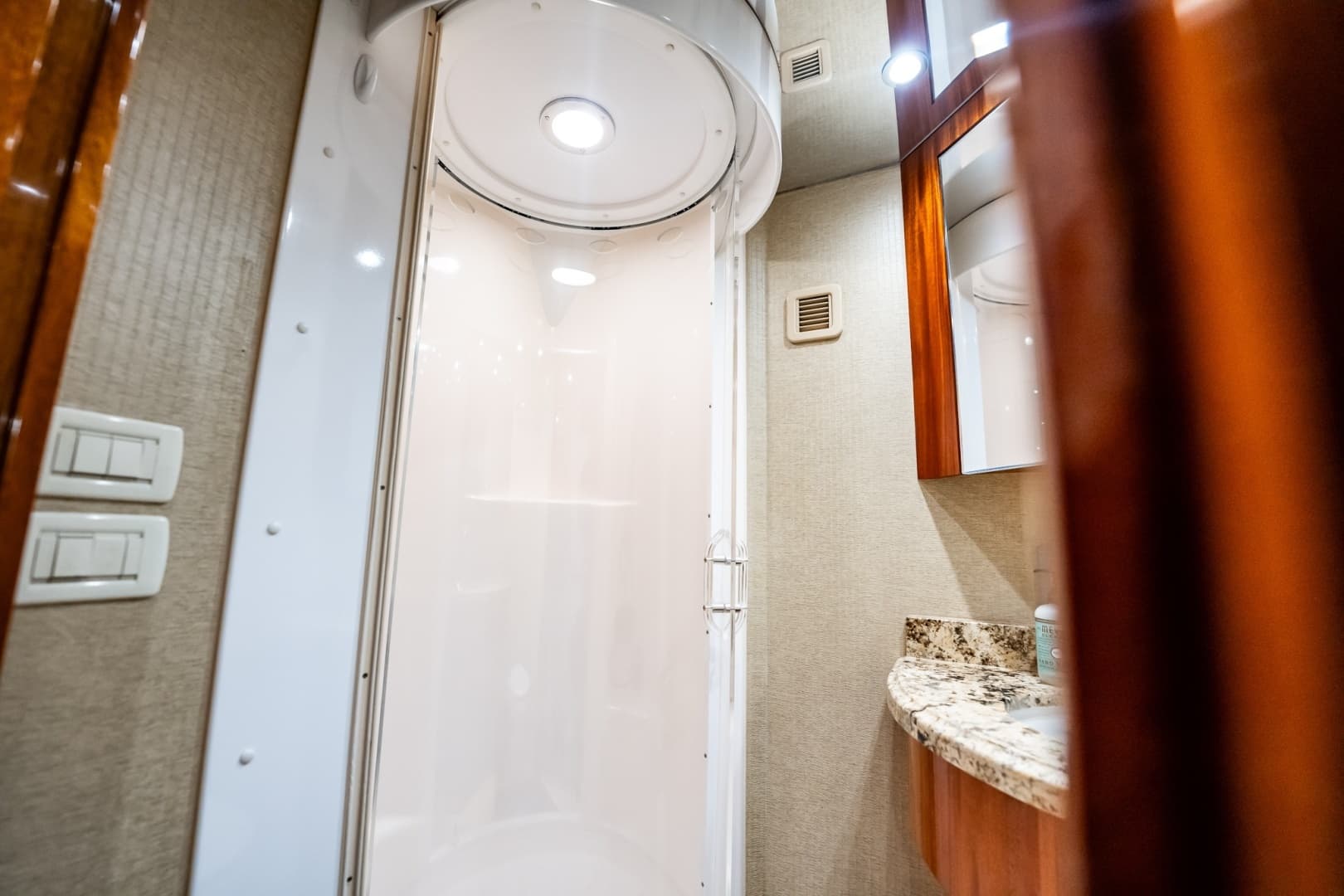 2012 Hatteras — - Image 130