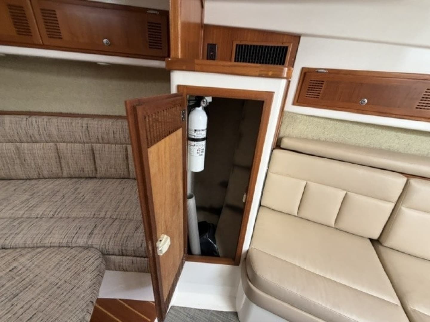 1996 Cabo 31 Express - Image 74