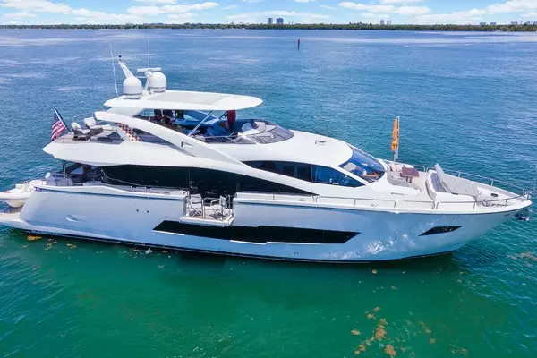 2018 Sunseeker 86 Yacht - Image 1