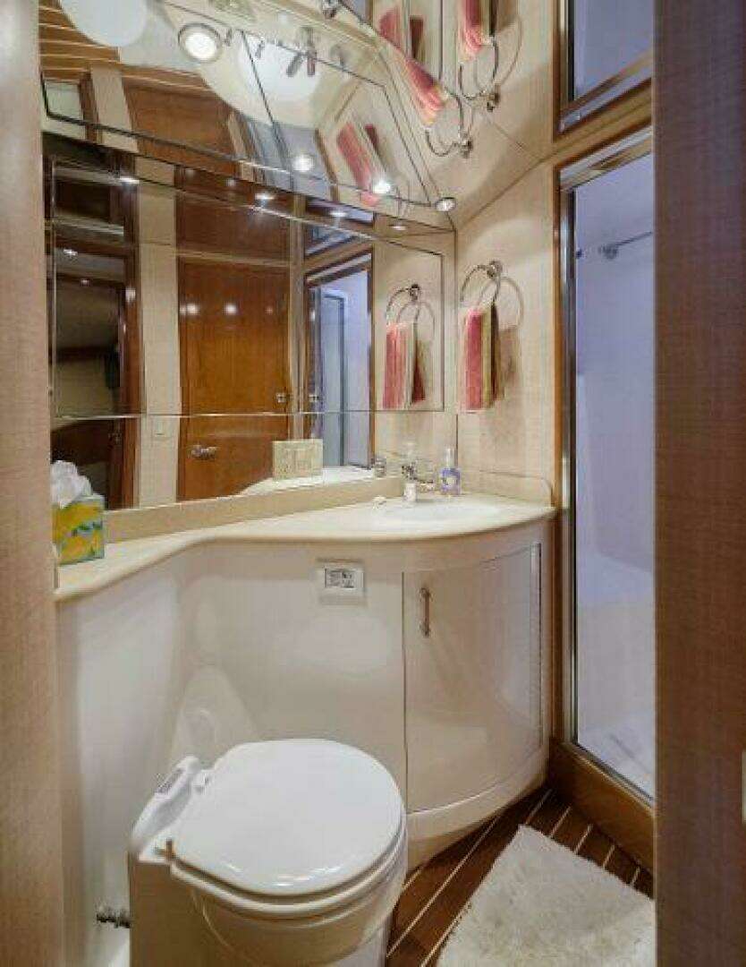 2002 Hatteras 50 Convertible - Image 22