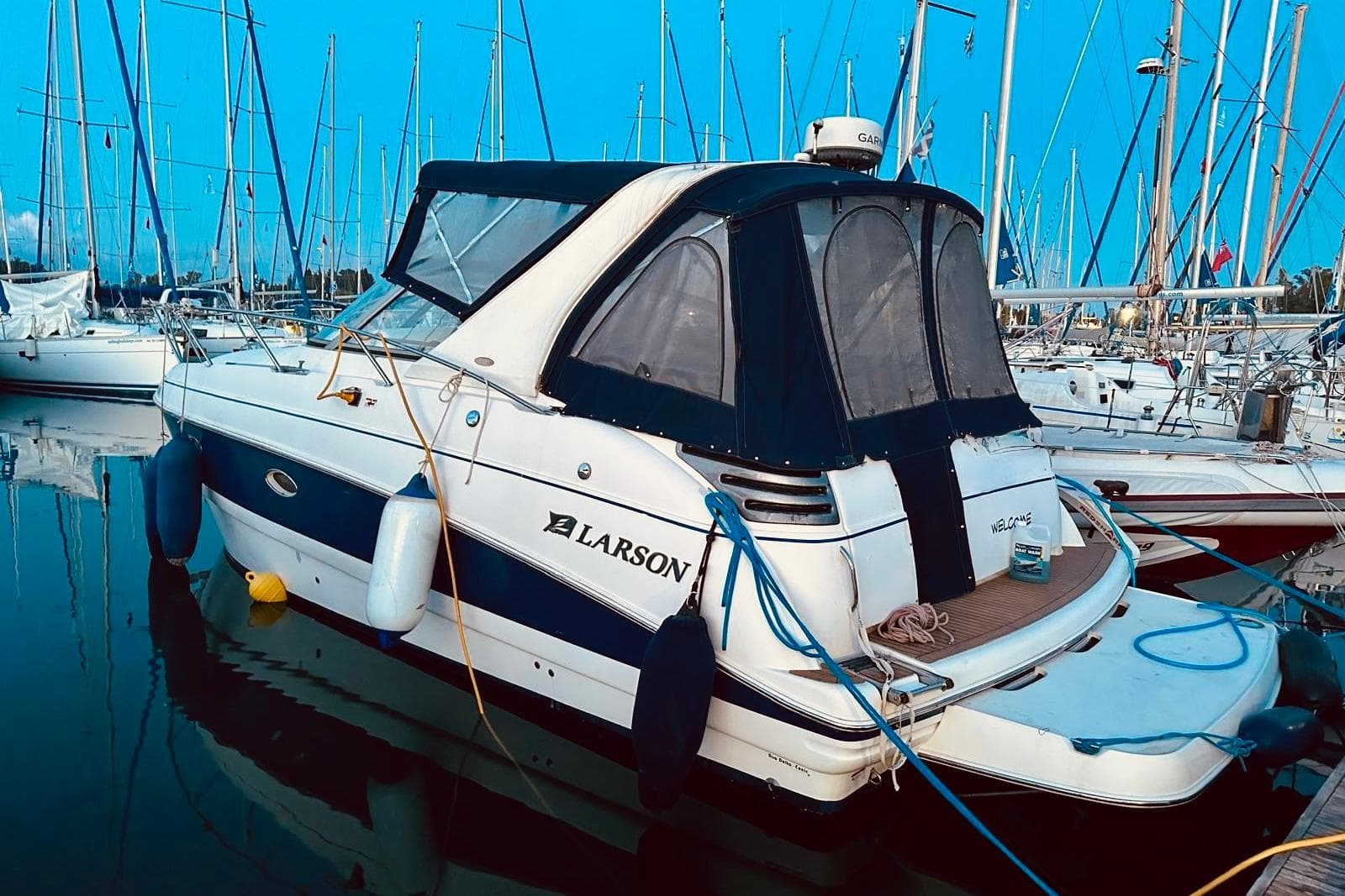2007 Larson Cabrio 330 Day Cruiser