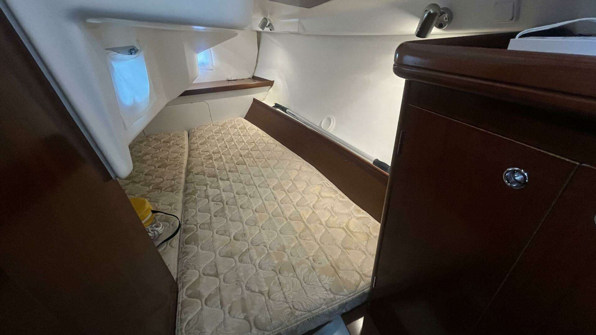 2006 Beneteau Oceanis 323 - Image 26