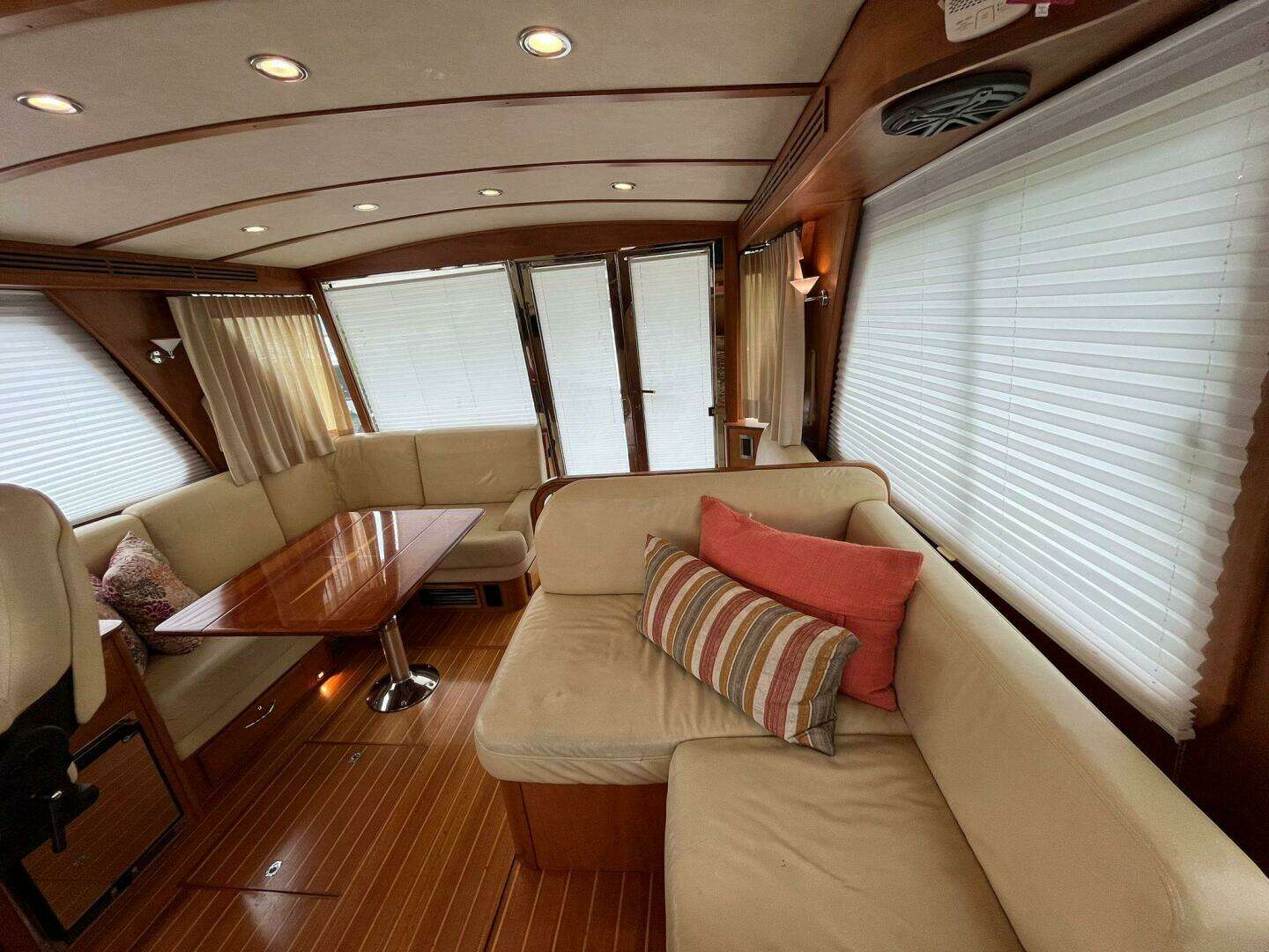 2013 Sabre 48 Salon Express - Image 32