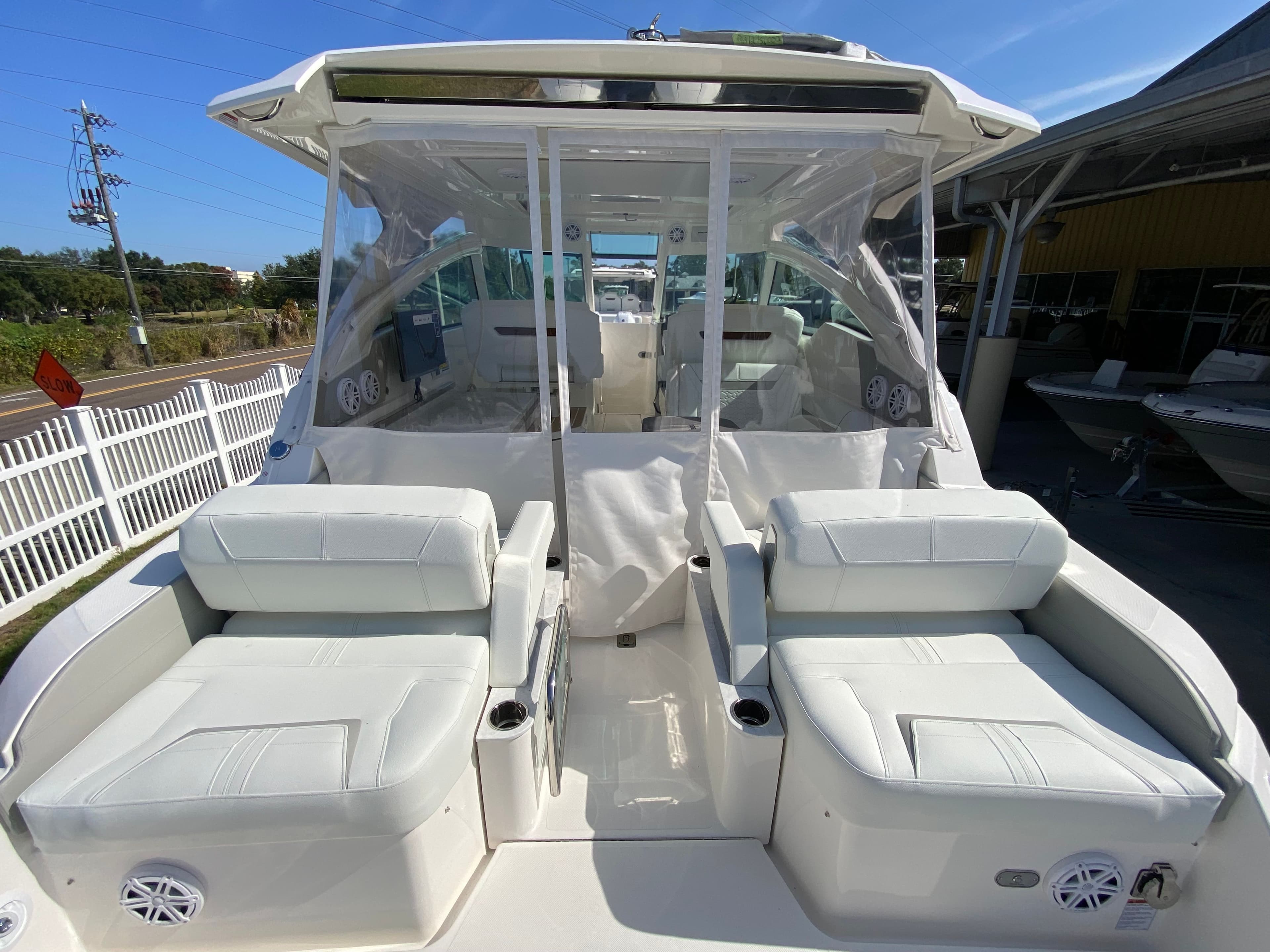 2026 TIARA YACHTS 34 LX - Image 9