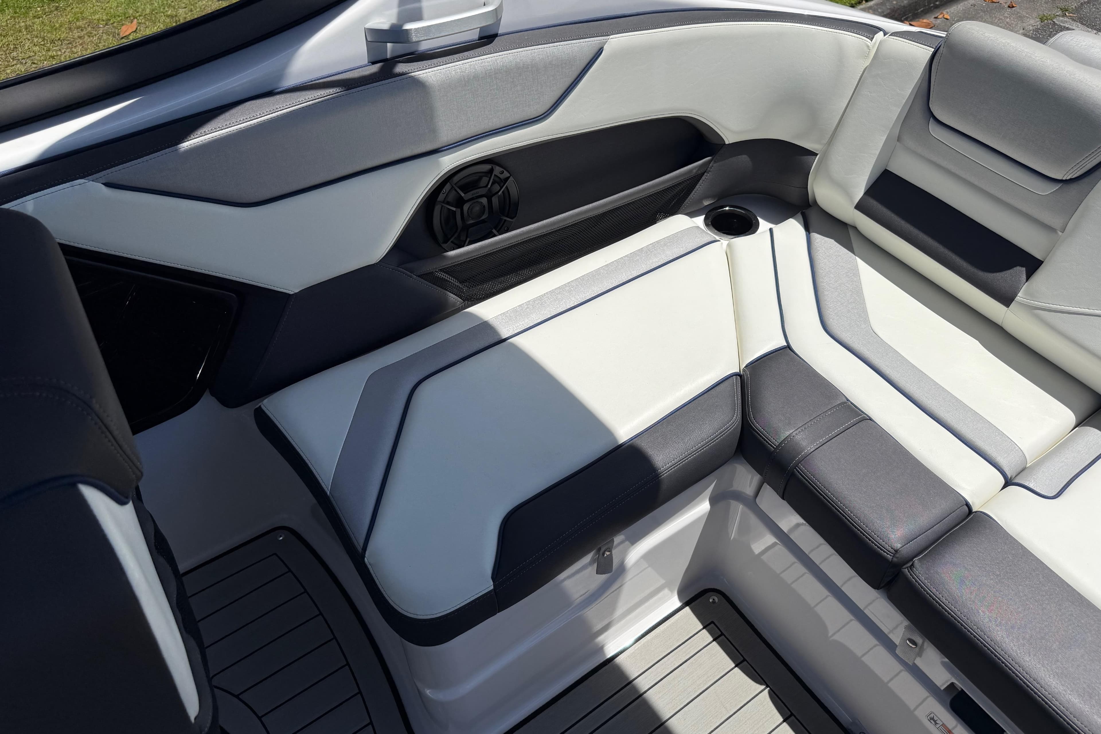 2020 Yamaha Boats 212S interior seating with sleek, modern design and integrated speaker.