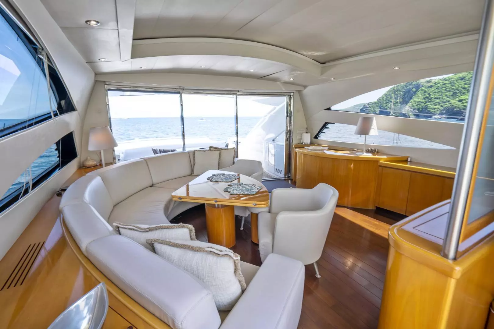 2005 Pershing 76 Motor Yacht - Image 7