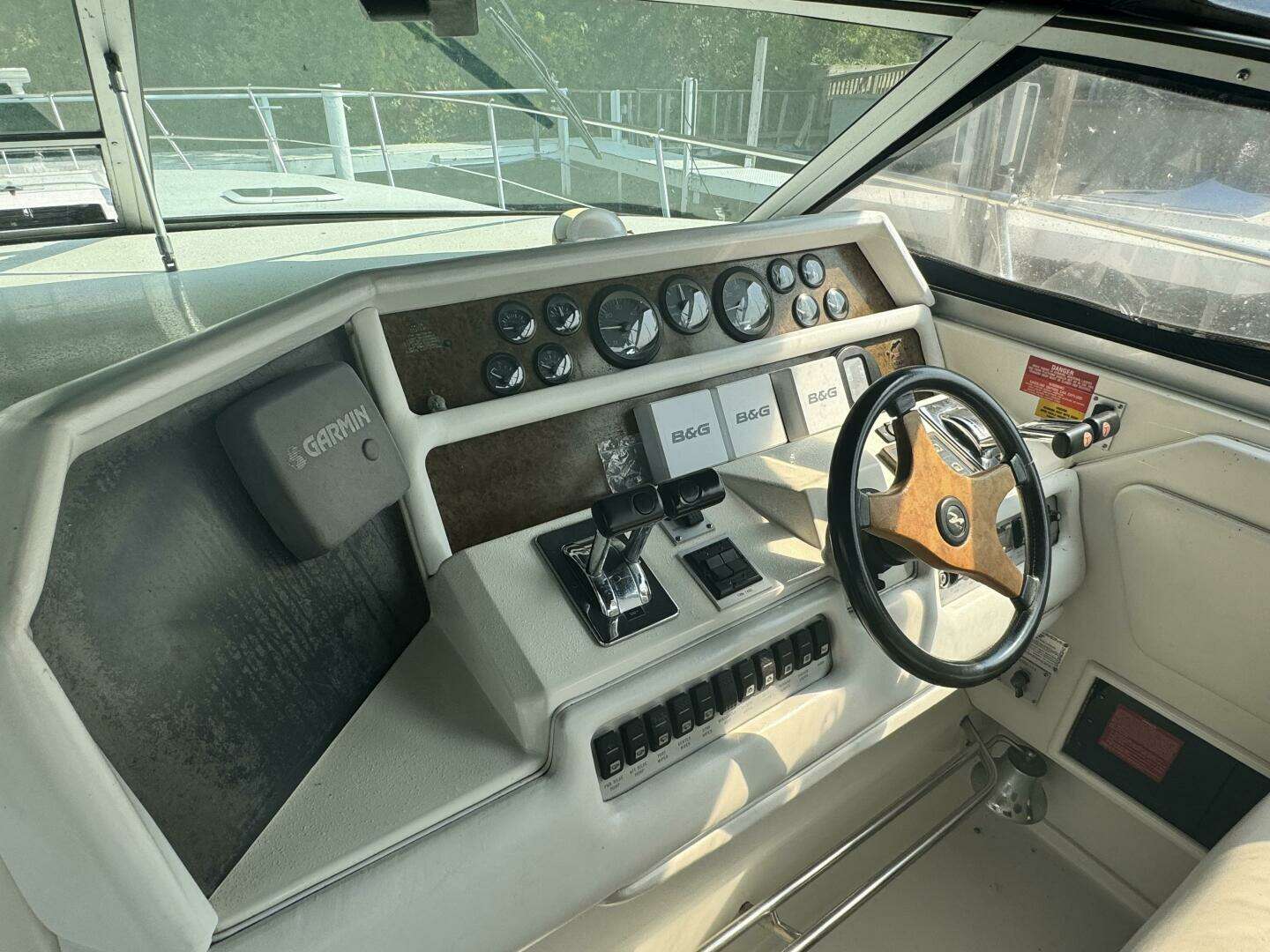 1995 Sea Ray Express Cruiser - Image 11