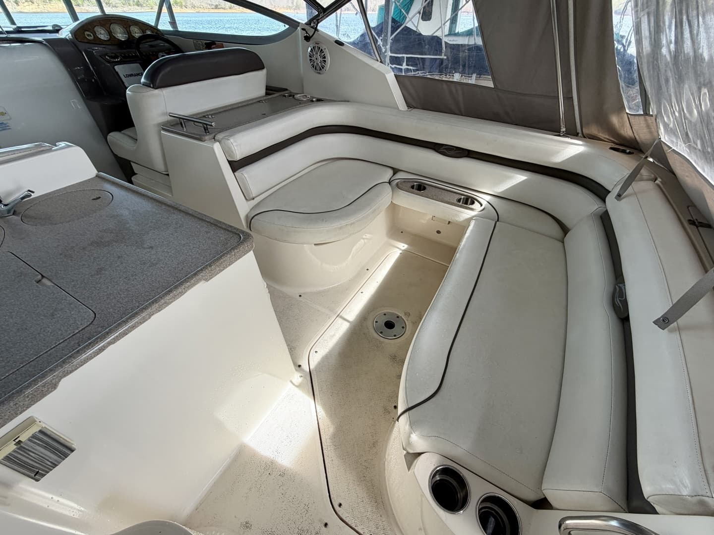 2008 Rinker 280 Express Cruiser - Image 16