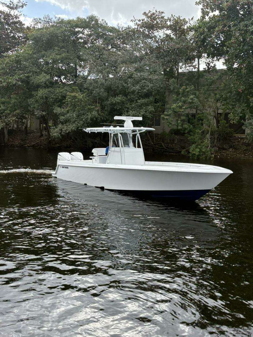 2025 Contender 32ST - Image 14