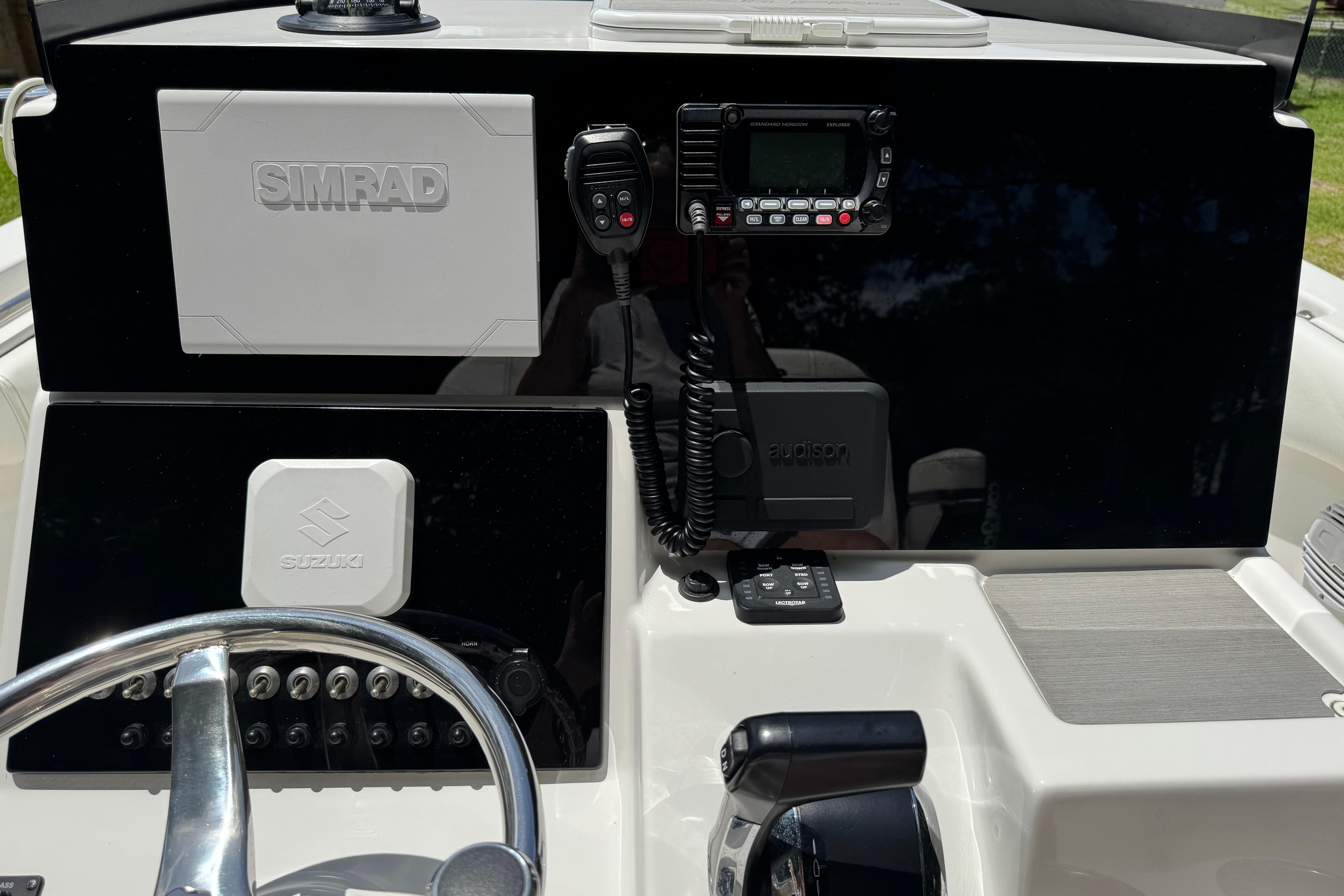 2022 Sea Pro 219 Center Console dashboard with Simrad and Suzuki controls.
