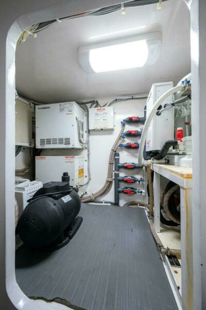 2008 Viking 60 Convertible - Image 55