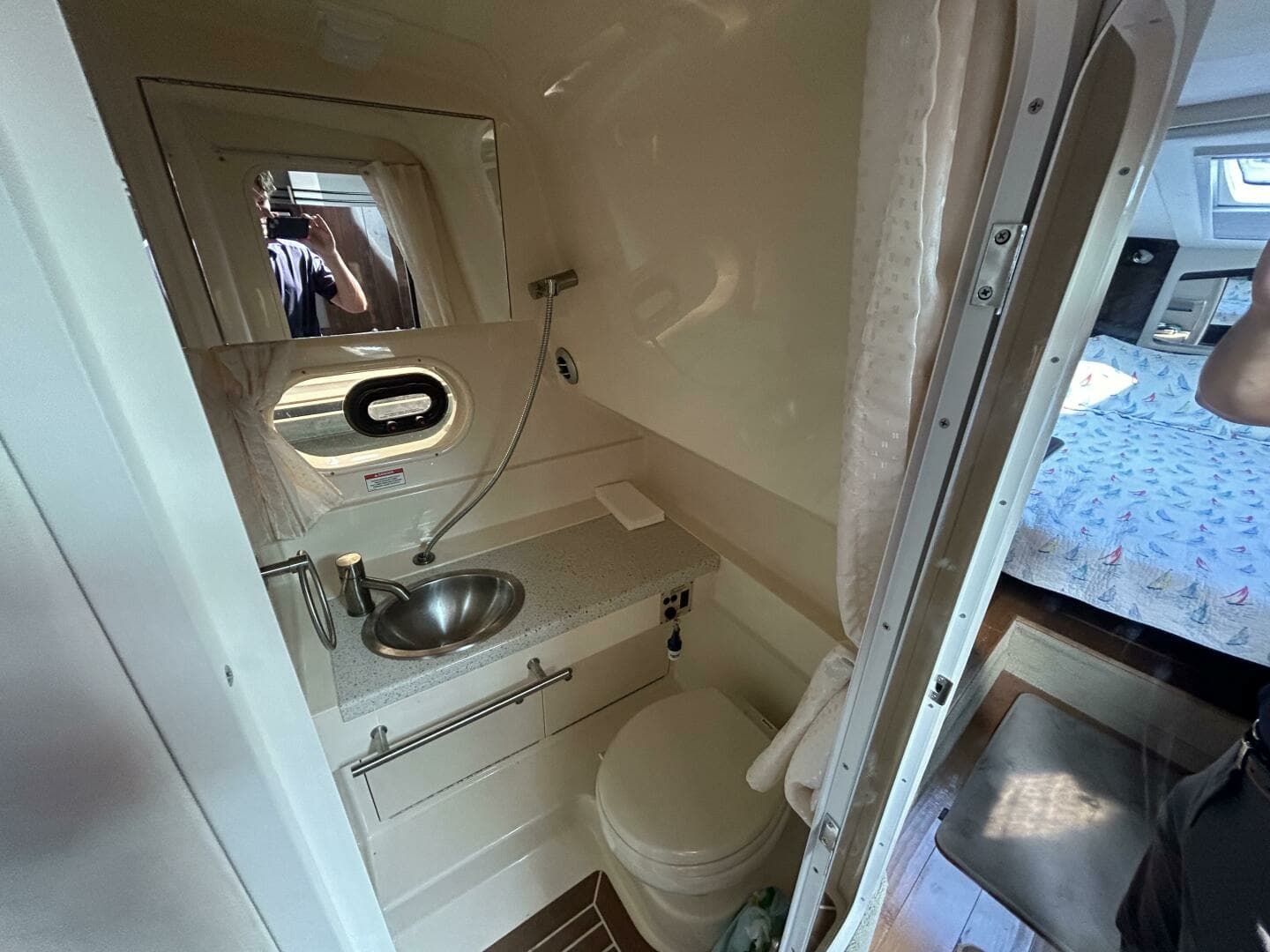 2016 Sea Ray 310 Sundancer - Image 18