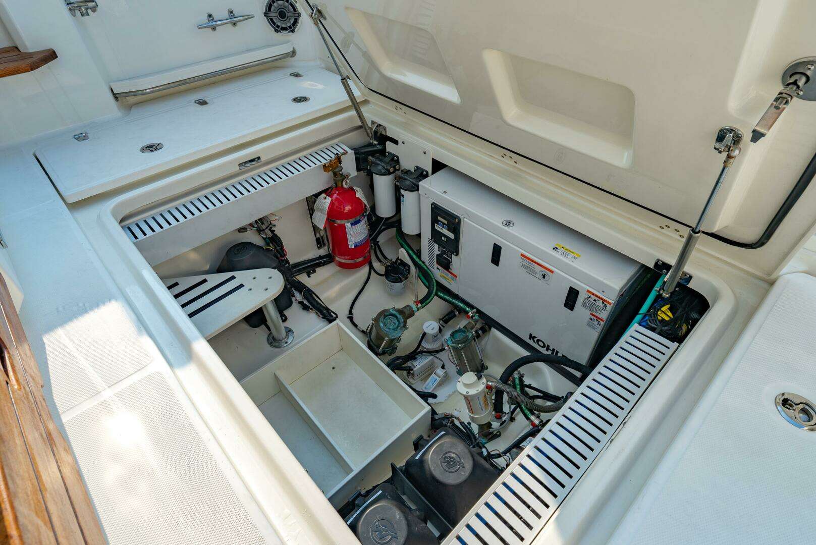 2019 Boston Whaler 350 EX Realm - Image 33