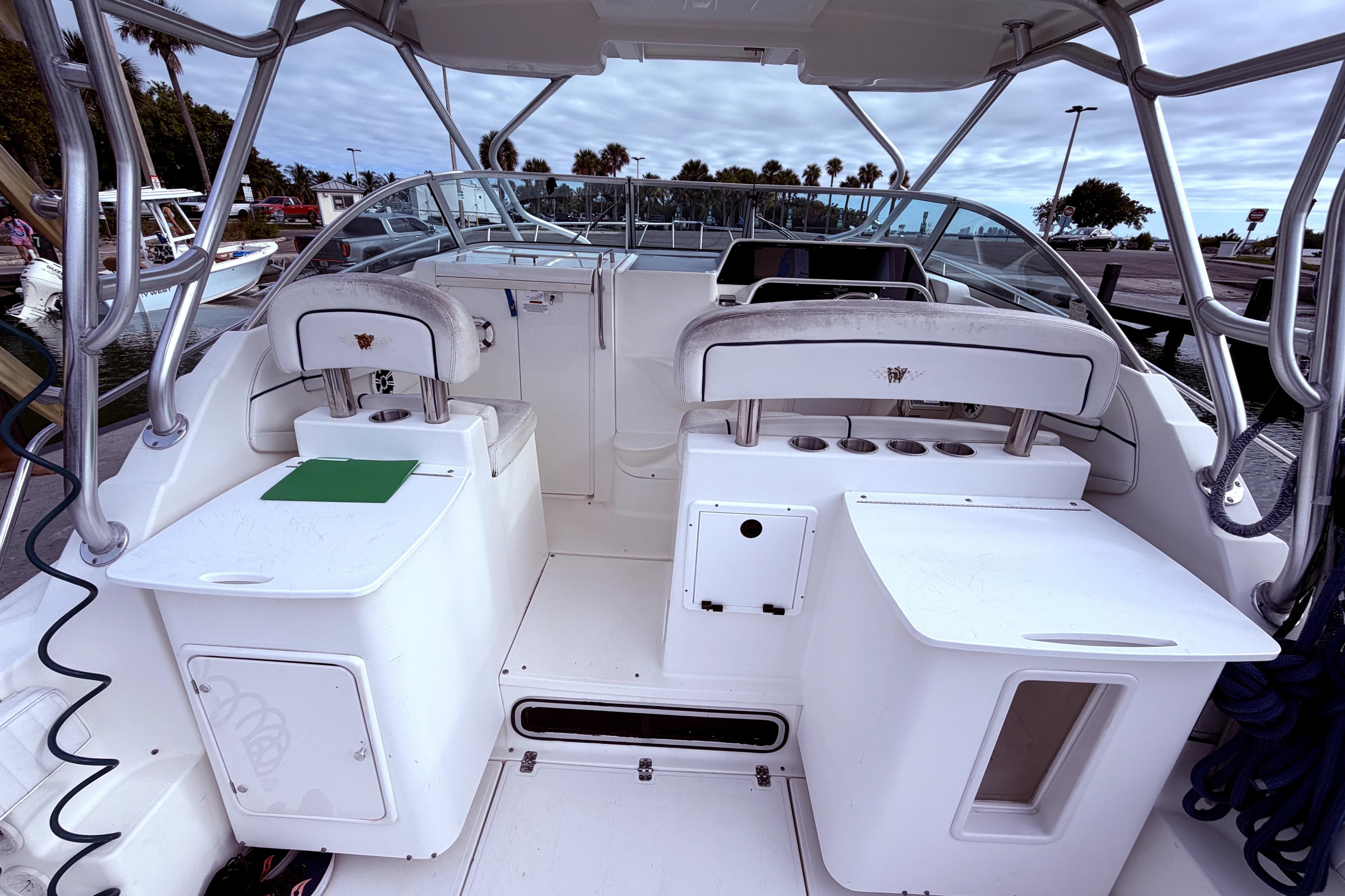 2001 Wellcraft 290 Coastal boat interior with seating and storage compartments.