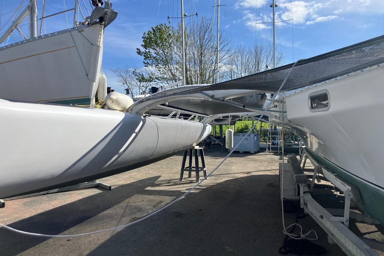 2016 Farrier FARRIER F32 RX trimaran on dry dock, showcasing hull and rigging.