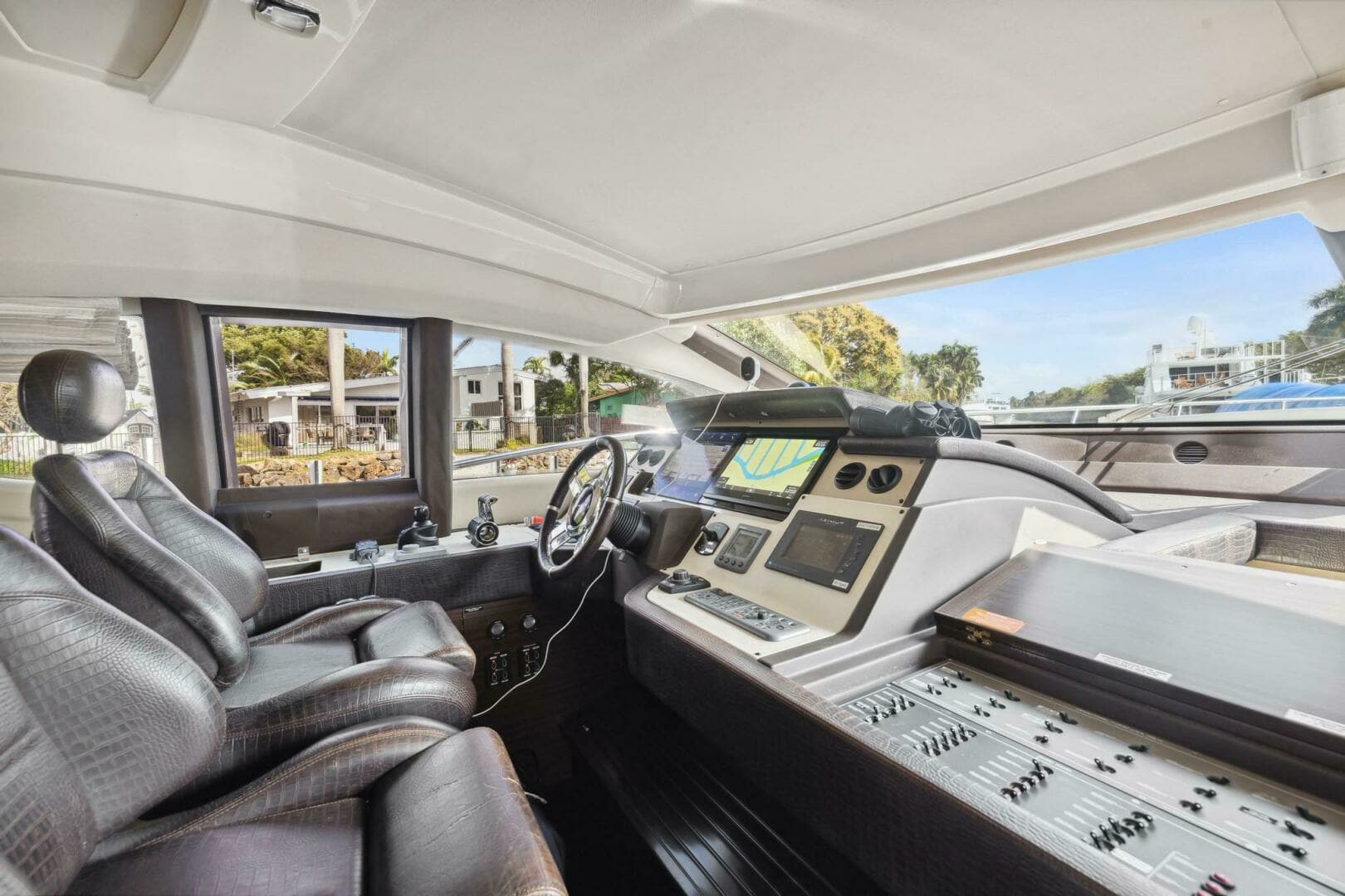 2013 Azimut 70 - Image 34