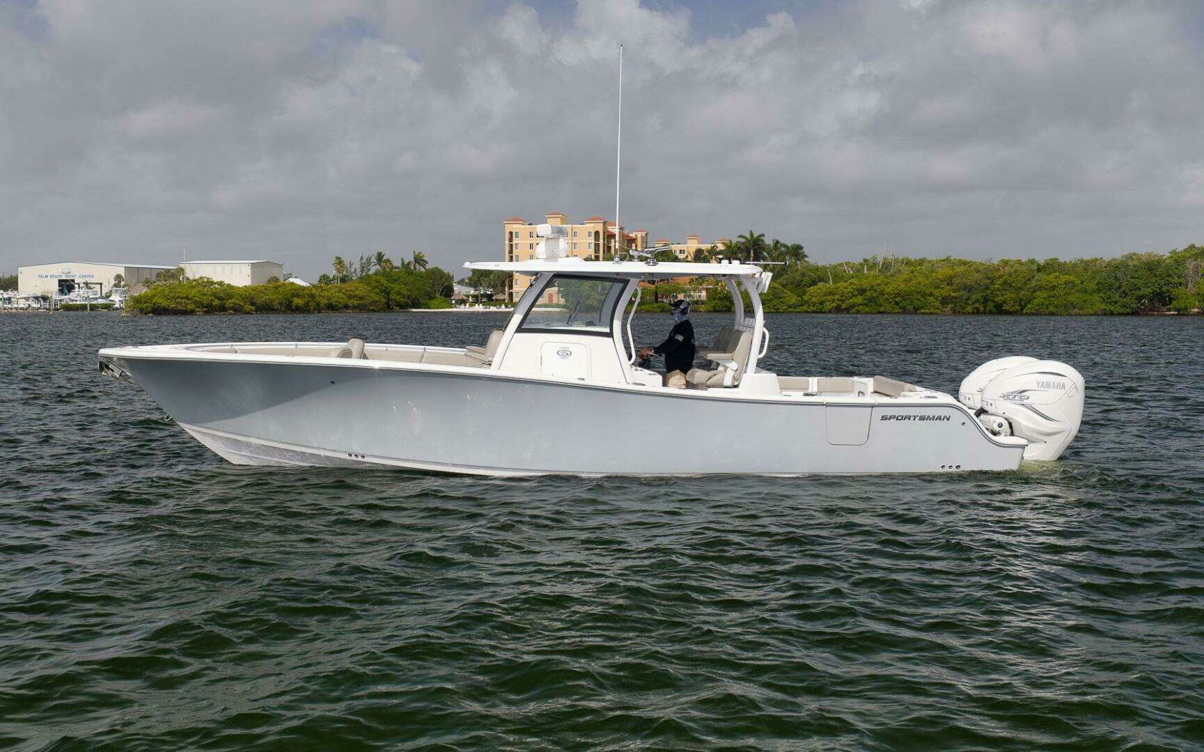 2022 Sportsman 352 - Image 9