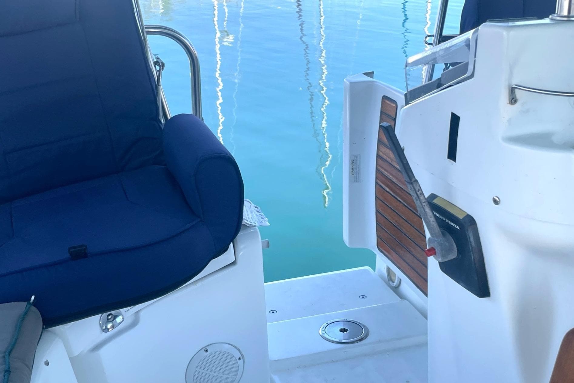 2007 Beneteau 423 yacht cockpit with blue seating and wooden accents.
