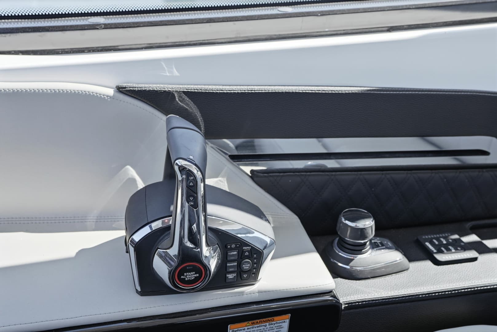 2026 Cruisers Yachts 50GLS OB - Image 31