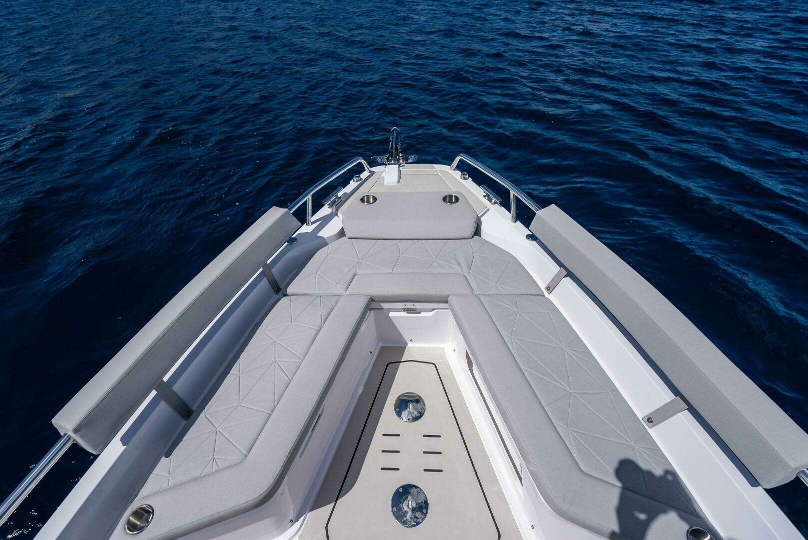2026 Axopar Sun-Top - Image 9