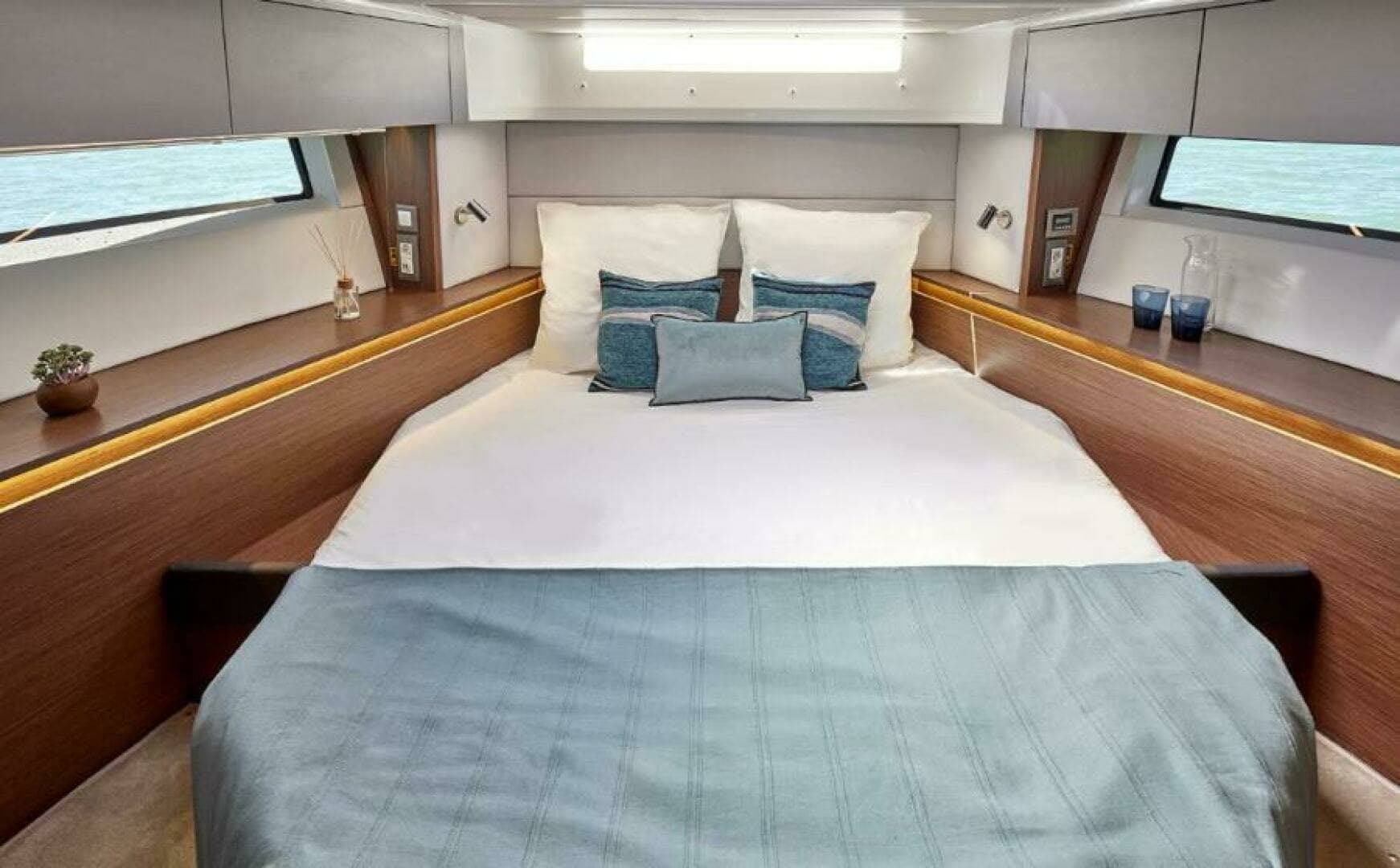 2026 Beneteau Antares 12 - Image 11