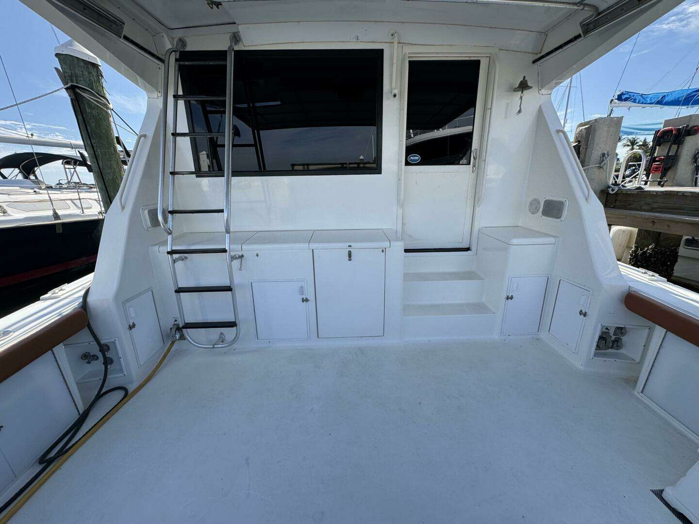 1995 Viking 58 Convertible - Image 14