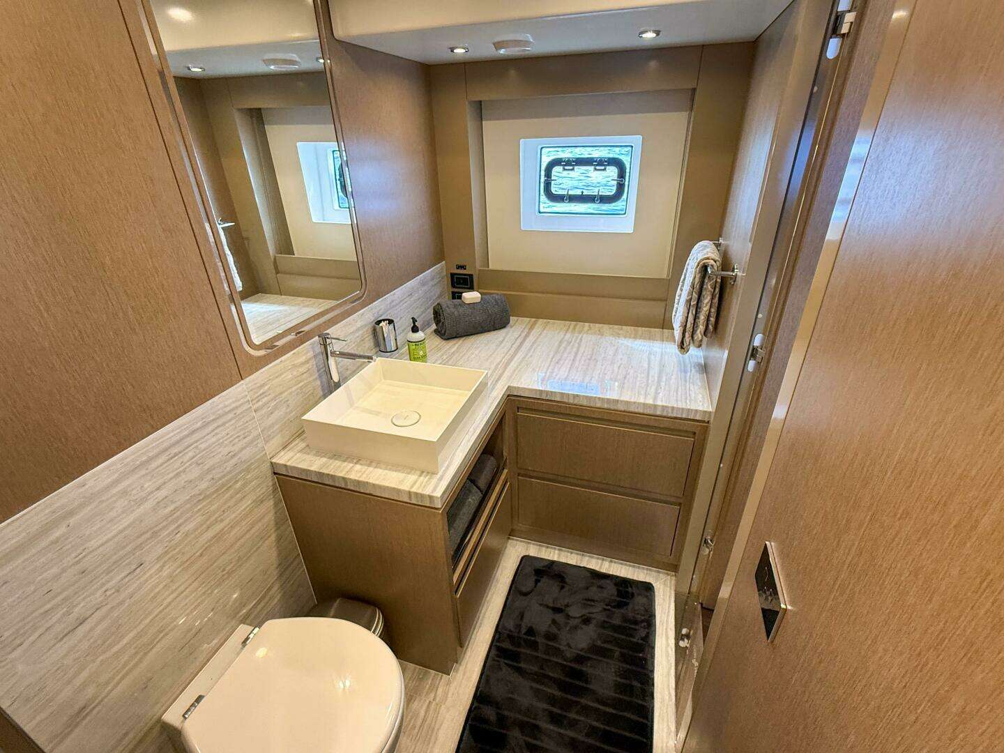 2023 Sirena 68 - Image 50
