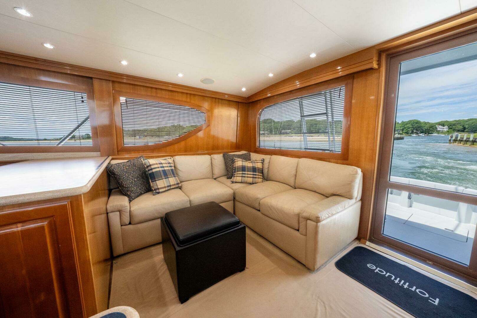 2001 Hatteras 50 Convertible - Image 34