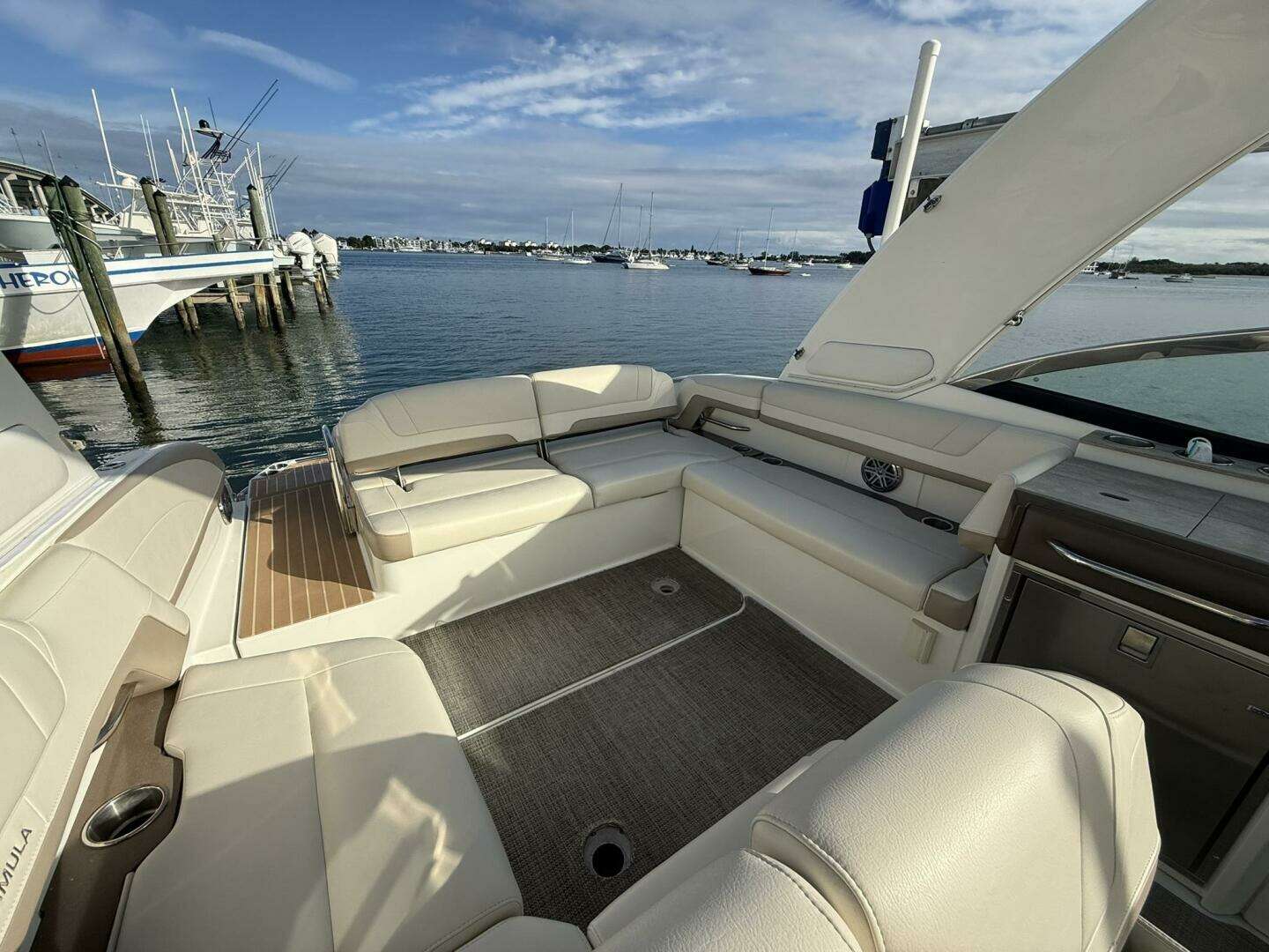 2016 Formula 330 Crossover Bowrider - Image 27