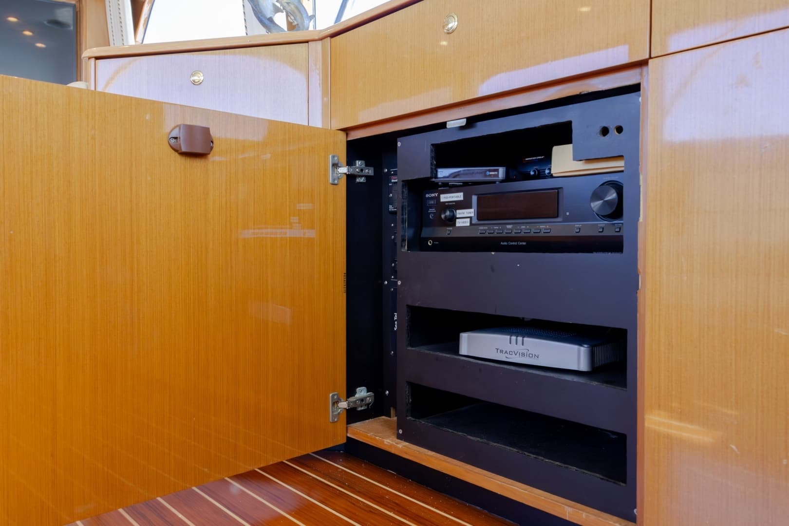2000 Viking 55 Convertible - Image 68