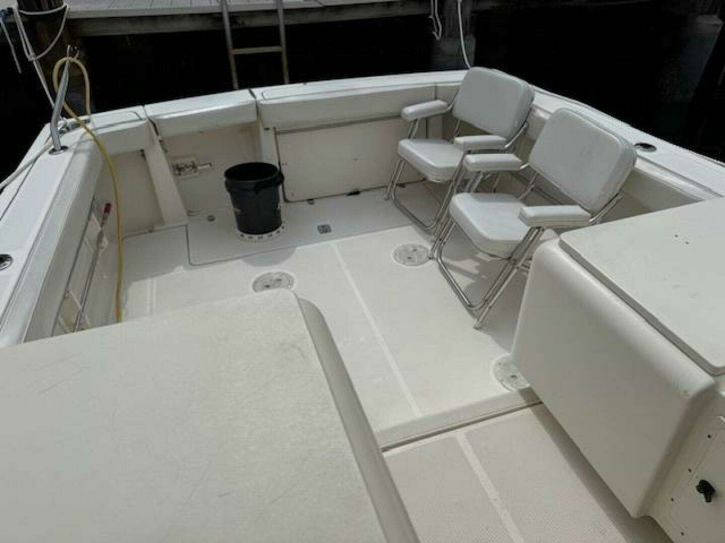 2002 Pursuit 3000 Express - Image 12