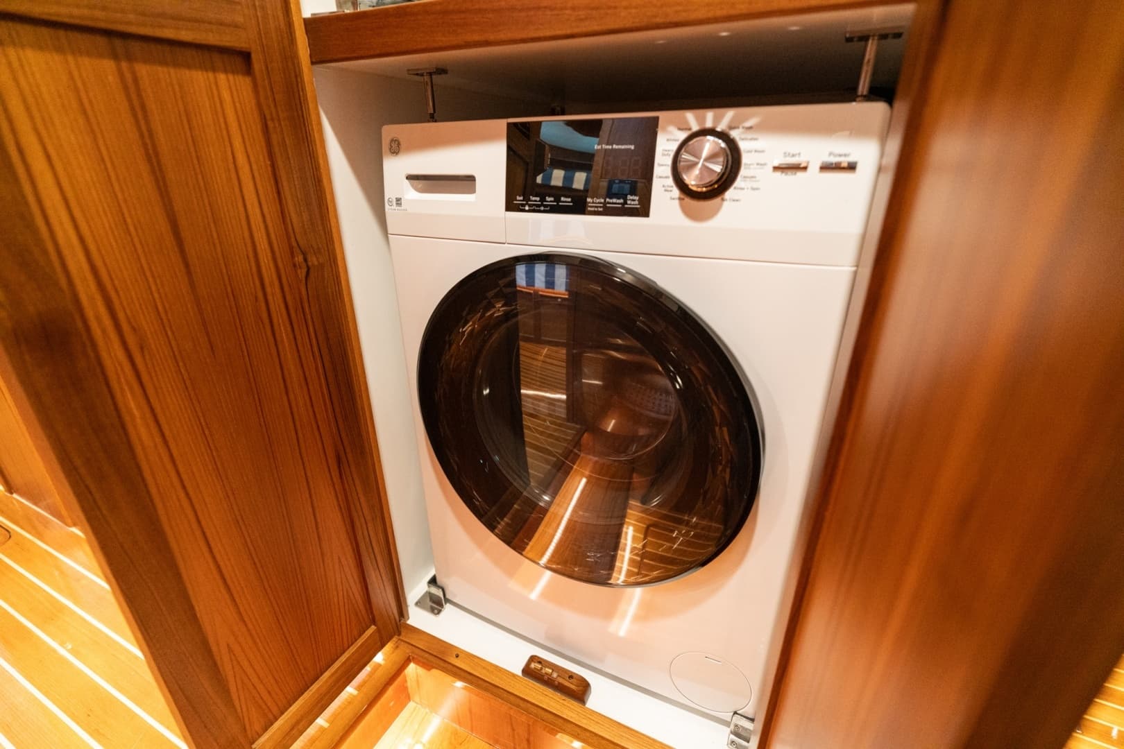 2022 Marlow Explorer 62E - Image 39