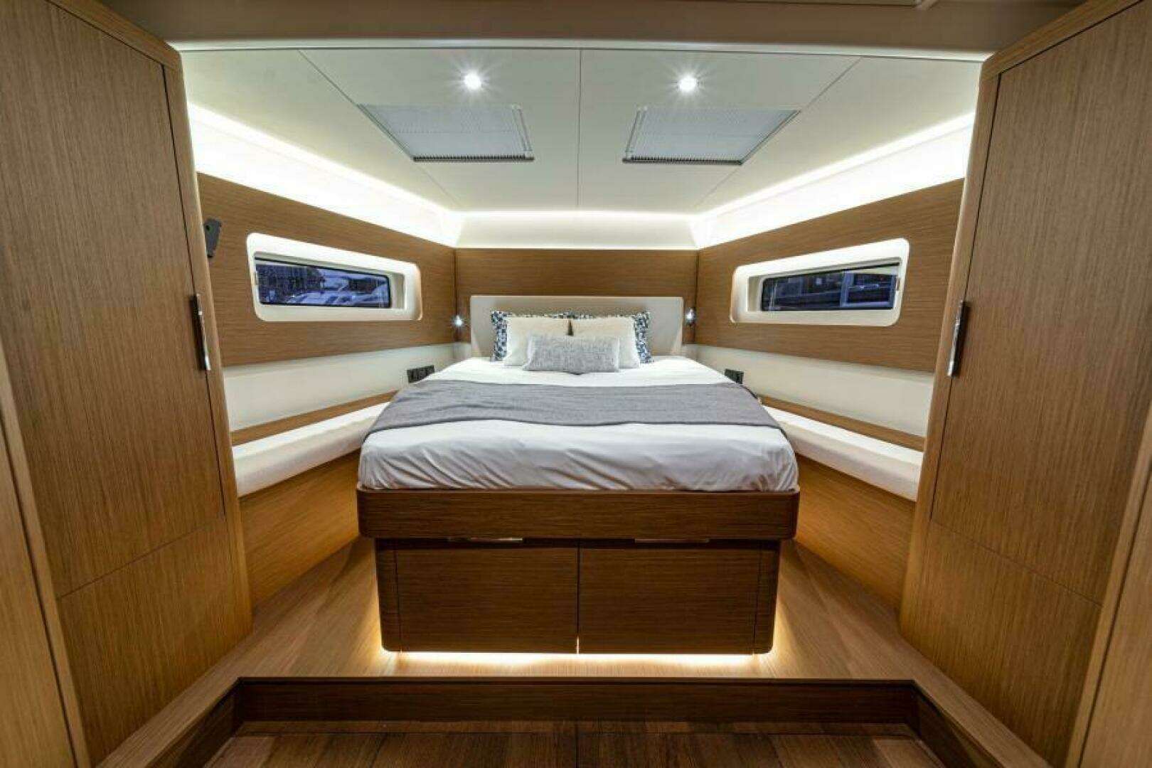 2026 Beneteau OCEANIS YACHT 54 - Image 18