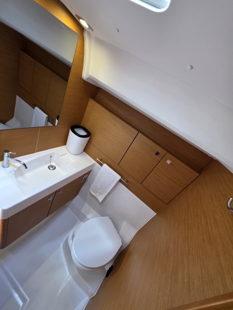 2016 Jeanneau Sun Odyssey 479 - Image 19