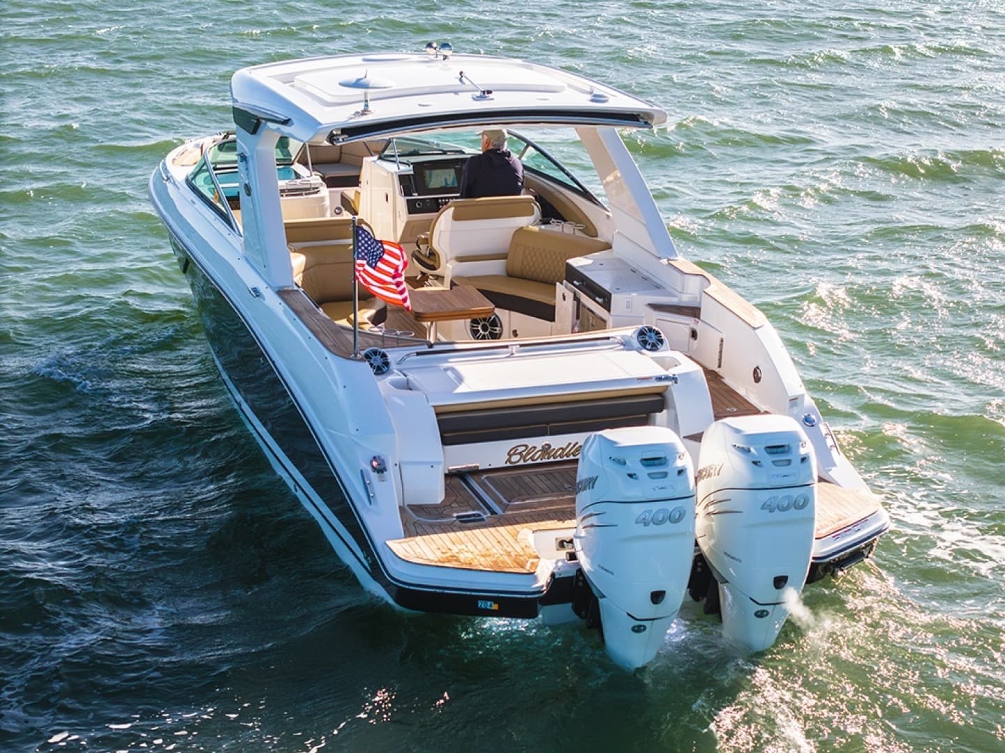 2023 Sea Ray SLX 350 Outboard - Image 3