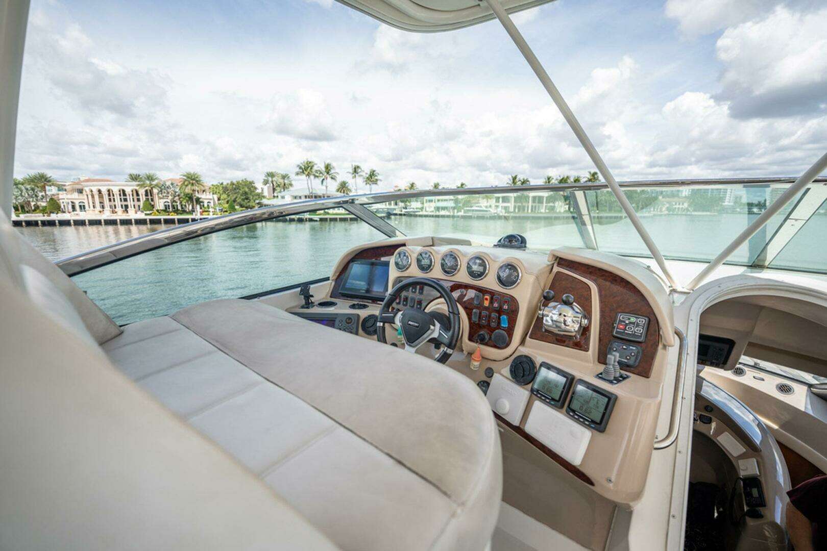 2005 Carver 56 Voyager - Image 9