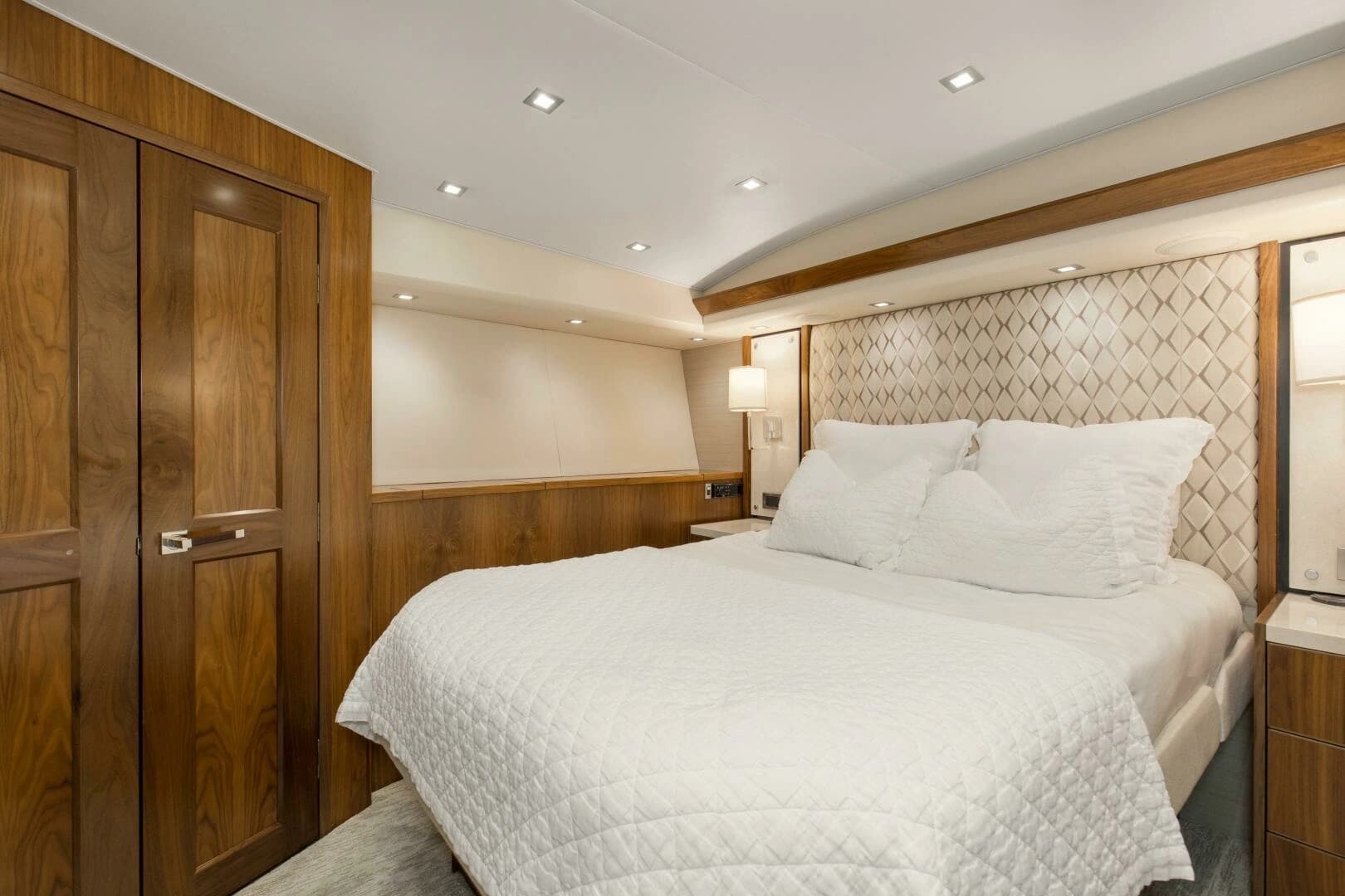 2016 Viking 92 Enclosed Bridge - Image 32