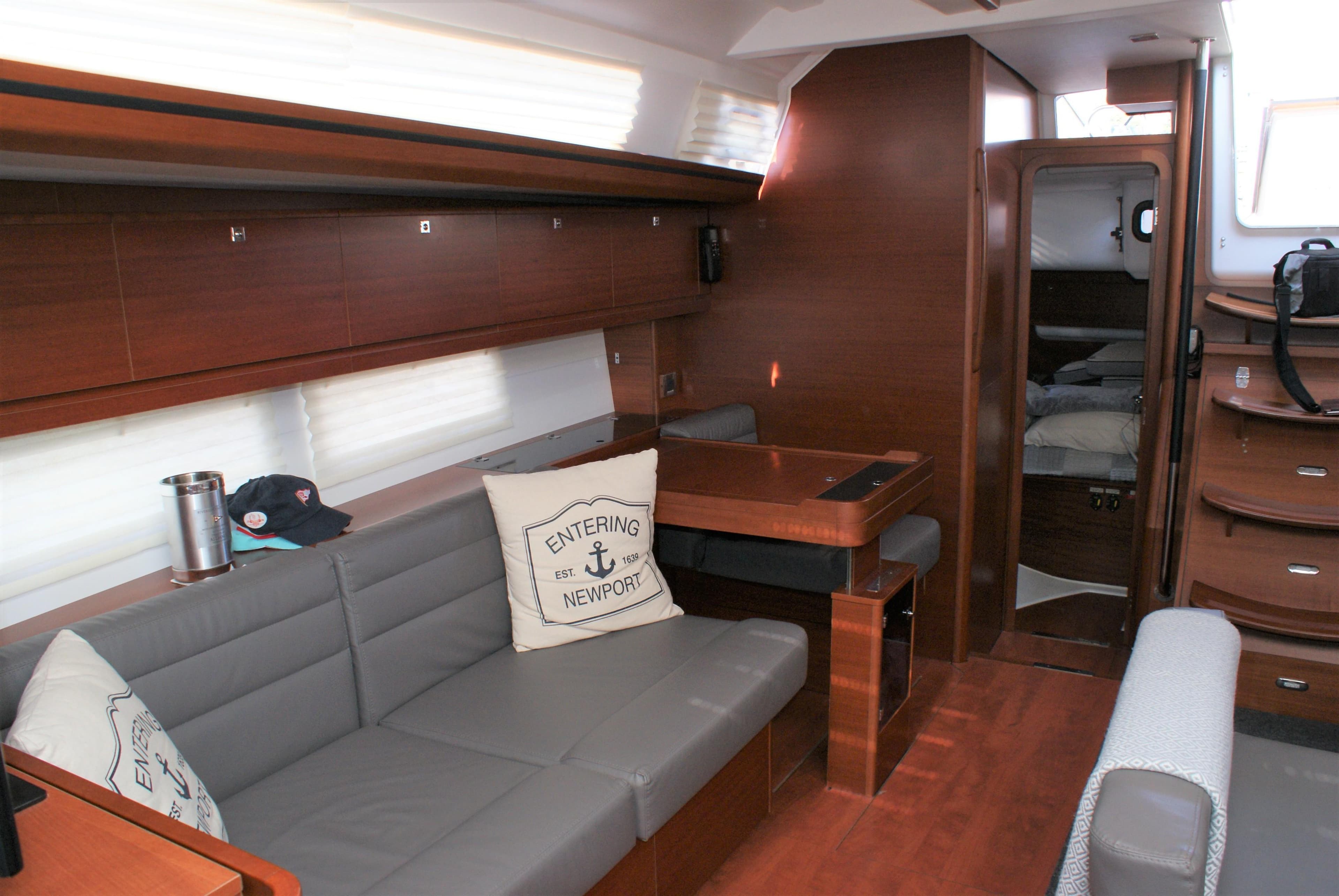 Stb settee