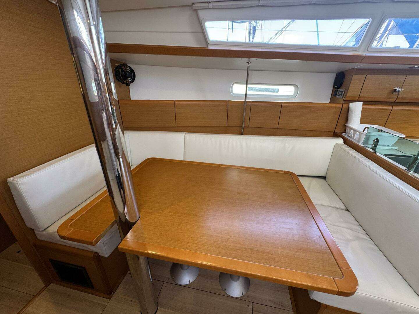 2018 Jeanneau Sun Odyssey 389 - Image 36