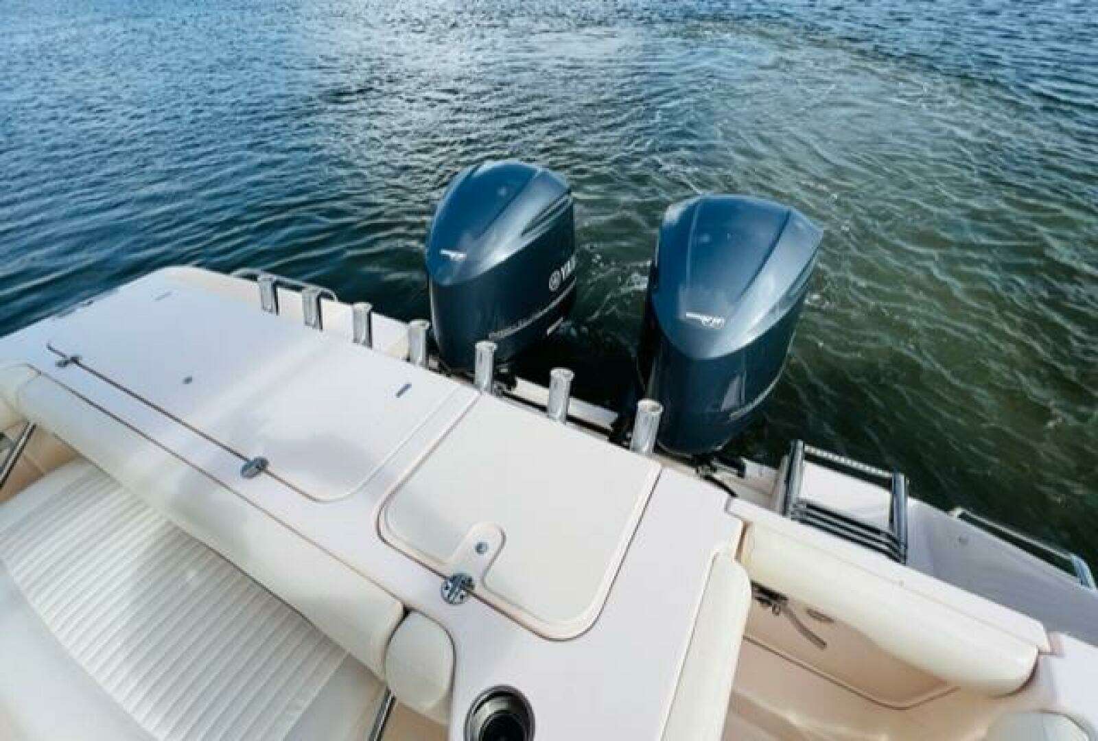 2014 Grady-White Freedom 335 - Image 9