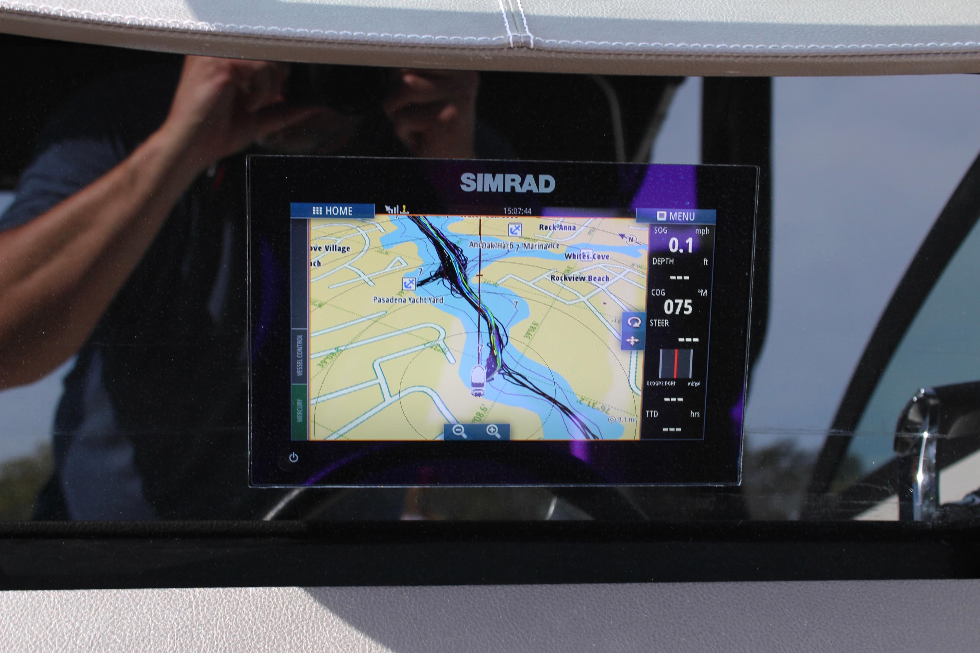 Simrad navigation system on 2018 Sea Ray SDX 290 Outboard.