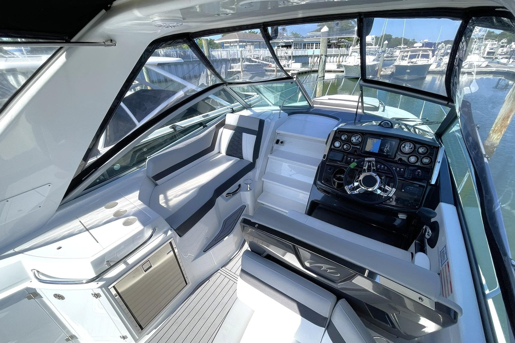 COCKPIT LOUNGE SEATING TO PORT ACORSS FROM THE HELM DECK