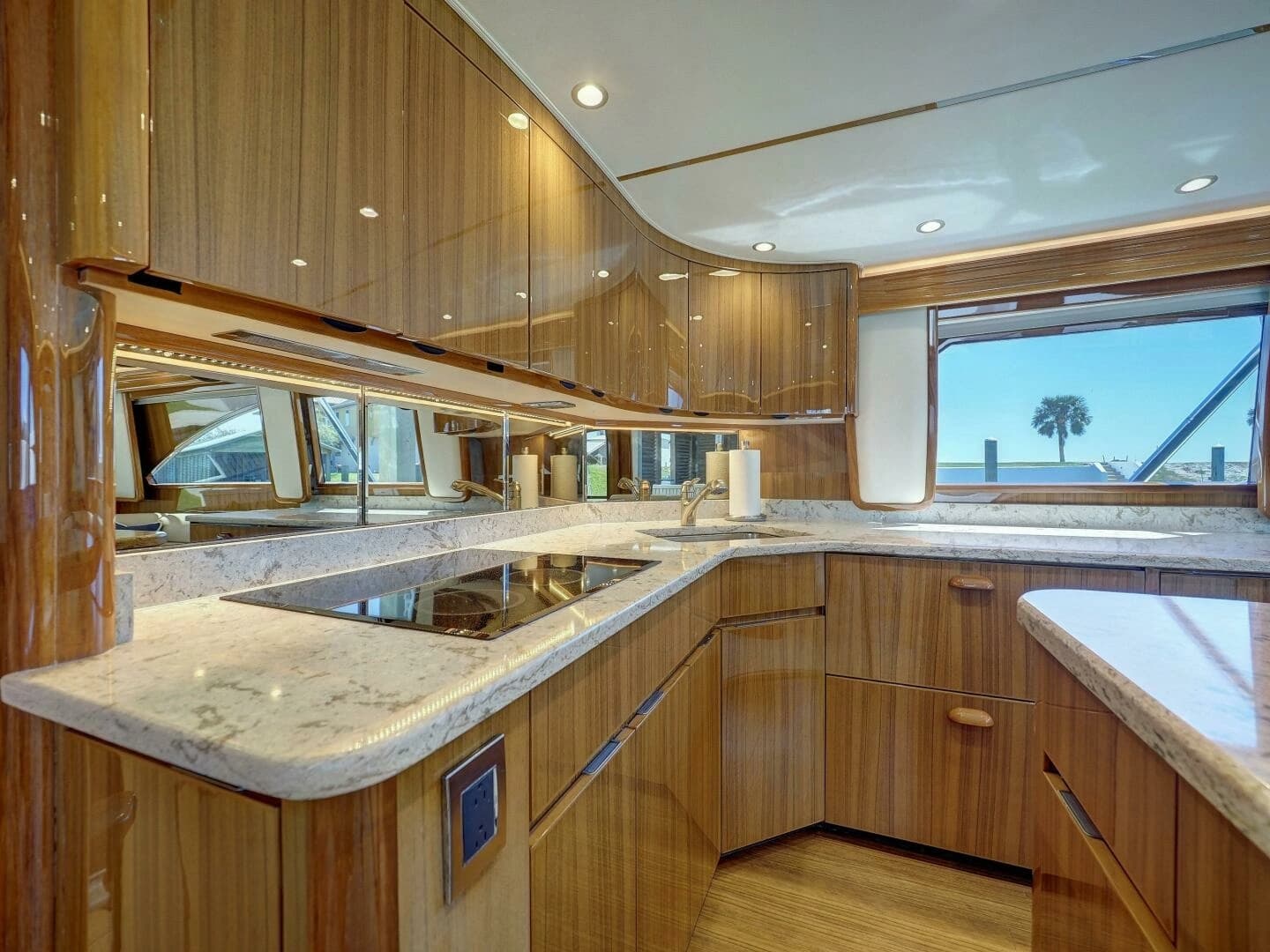 2017 Viking 52 Convertible - Image 8