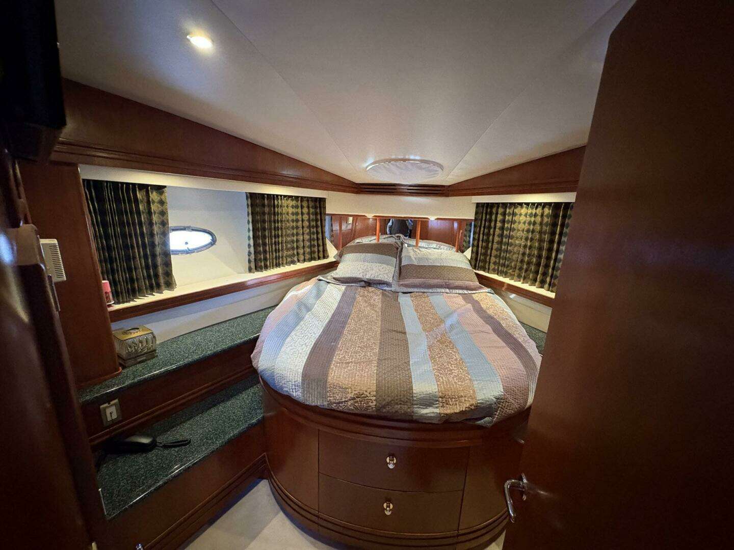 1999 Carver 530 Voyager Pilothouse - Image 46